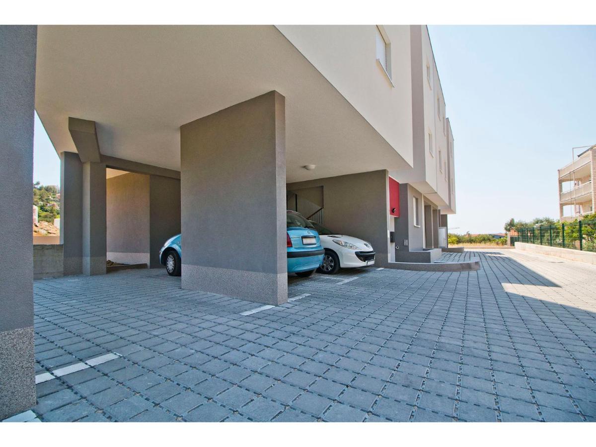 Olive Tree Apartment *